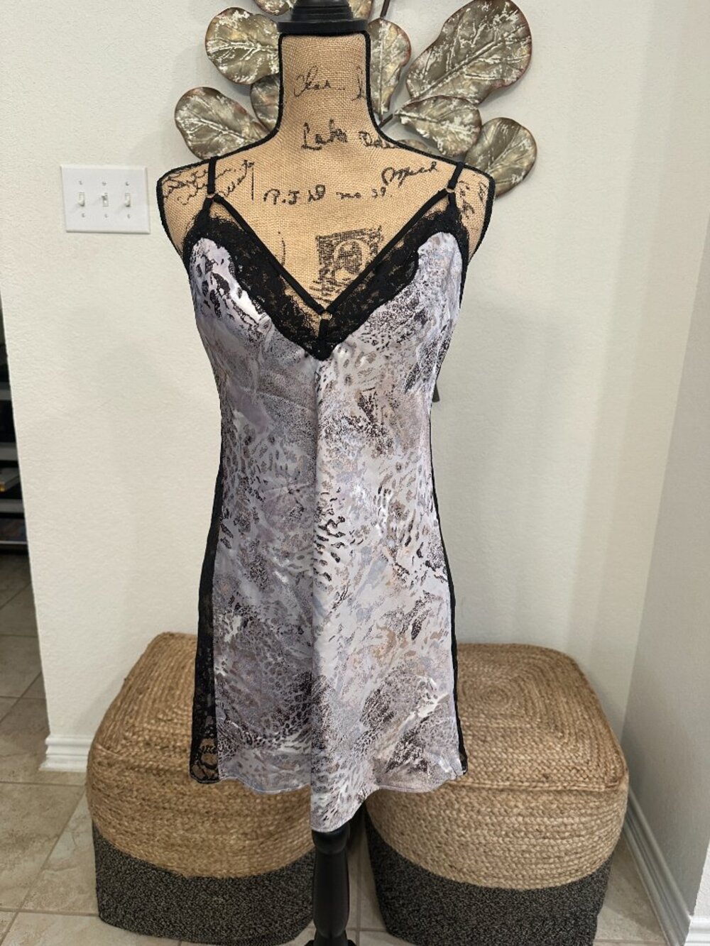 🌿 Victoria’s Secret Lace Trim Slip Dress | Size M | Strappy Back